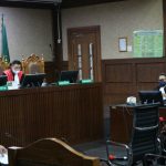 Mantan penyidik KPK Stepanus Robin Pattuju menjalani sidang pembacaan dakwaan di pengadilan Tindak Pidana Korupsi (Tipikor) Jakarta, Senin (13/9) (Desca Lidya Natalia)