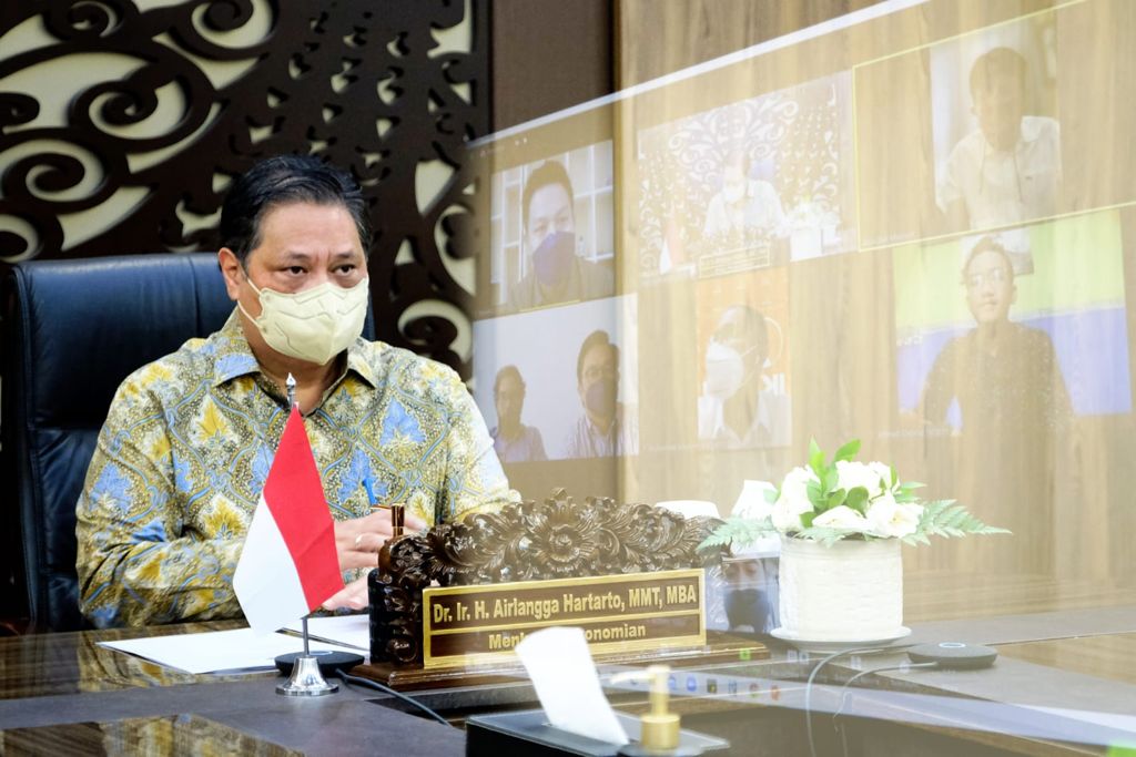Menteri Koordinator Bidang Ekonomi Airlangga Hartarto ketika bediskusi secara virtual dengan Ikatan Pedagang Pasar Indonesia (IKAPI)