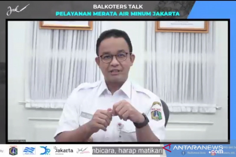 Gubernur DKI Jakarta Anies Baswedan saat memberikan paparan pada acara diskusi "Balkoters Talk: Pelayanan Merata Air Minum Jakarta" yang digelar secara virtual, Rabu (1/9/2021). (ANTARA/TL/Ricky Prayoga)