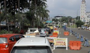 Sejumlah kedaraan di Jalur Puncak Bogor terjebak macet ketika akan mengunjungi berbagai obyek wisata