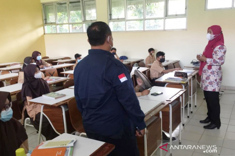 Suasana pelaksanaan PTM di SMP Negeri 1 Bojonggede, Kabupaten Bogor, Jawa Barat, Kamis (2/9/2021). (ANTARA/M Fikri Setiawan)