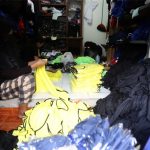 USAHA MIKRO DAPAT BPUM. Pekerja saat merapikan baju yang hendek dipacking untuk di kirim sentra tekstil baju di kawasan Ciputat, Jumat (3/9). (Dery Ridwansah/JawaPos.com)