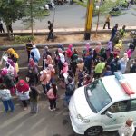 Warga Kecamatan Cicalengka saat menghadiri vaksinasi keliling di Alun-alun, Senin (13/9) (Yanuar Baswata/Jabar Ekspres)