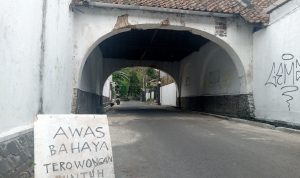 Salah satu terowongan di jalan dr. Saleh Kelurahan Cipaganti, Kecamatan Coblong memiliki kondisi yang tidak begitu baik. (Foto: Istimewa)