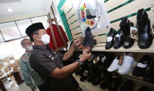 Bupati Bandung Dadang Supriatna meminta pihak perbankan melakukan inovasi program, untuk mempermudah proses kredit usaha rakyat,