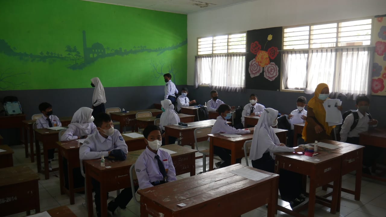 PTM TERBATAS: Pelaksanaan PTM di SMP Negeri 3 Ngamprah, KBB.