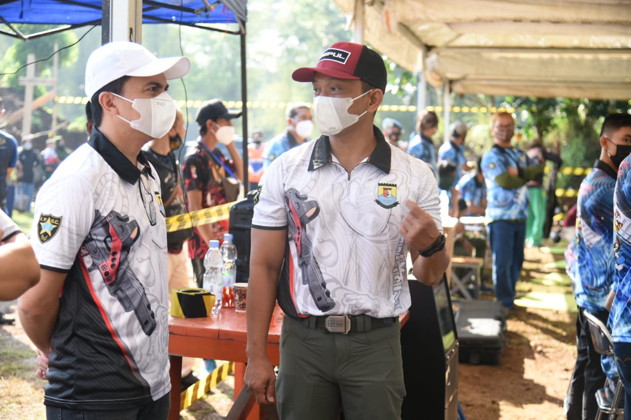 Wakil Bupati (Wabup) Bandung Sahrul Gunawan secara resmi membuka Kejuaraan Menembak ‘Bupati Bandung Championship’ Tahun 2021 di Lapang Tembak Denma Mako Korpaskhas, Lanud Sulaiman, Kecamatan Margahayu, Sabtu (25/9)