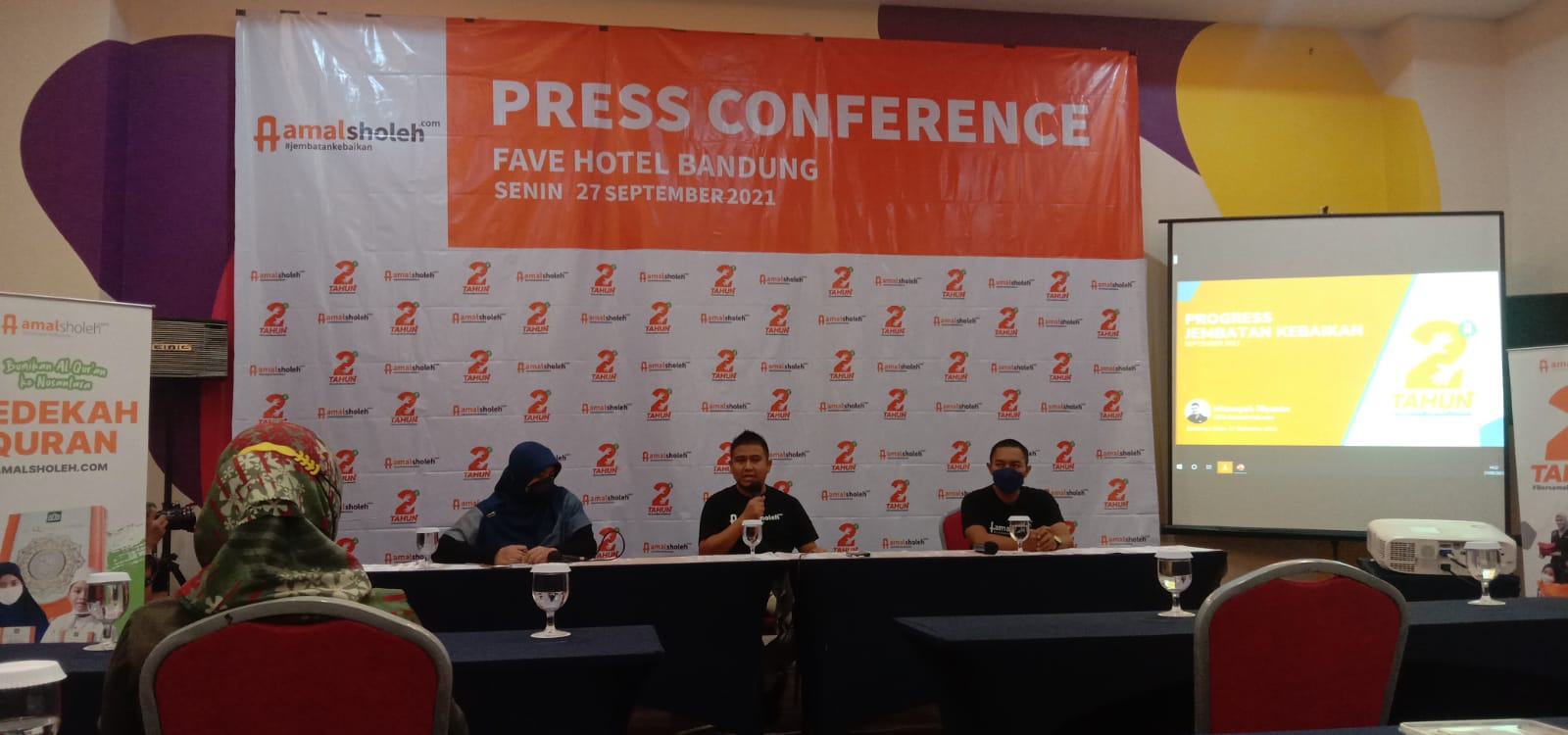 Dok. Suasana Press Conference amalsoleh.com, di Favehotel Hyper Square, Kota Bandung, Senin (27/9).