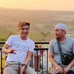 Youtuber Ustadz Ujang Bustomi dan Artis penyanyi Charly Van Hauten dikabarkan siap maju di Pilkada Kabupten Cirebon Foto: Radarcirebon)