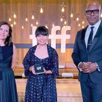 Suarakan Kebebasan Perempuan: Kamila Andini saat menerima penghargaan Platform Prize di Toronto International Film Festival (TIFF) 2021. (FOURCOLOURS FILM FOR JAWA POS)