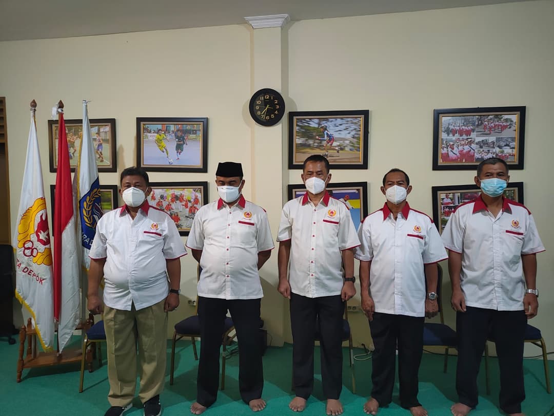 Ketua Umum KONI Kota Depok, Herry Suprianto (tengah), ist optimis pon xx papua