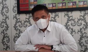 Kasat Narkoba Polresta Bandung, Kompol Dadang Garnadi saat diwawancara di Mapolresta Bandung, Jumat (3/9). (Yully S Yulianty/Jabar Ekspres)