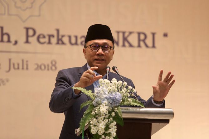 Ketua Umum PAN Zulkifli Hasan menjadi salah satu menteri baru dalam kabinet Indonesia Maju Jokowi. (dok JawaPos.com)