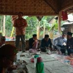 Sejumlah eks pengikut aliran Hakdzat di Kampung Cimenteng, Desa Tamanjaya, Kecamatan Sumur, Pandeglang, Banten mendapat pembinaan dari MUI, Minggu (26/9). foto-Banten Raya.