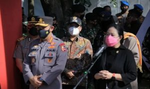 Ketua DPR RI Puan Maharani melakukan kunjungan kerja ke SMKN2 Kota Tangerang dalam memantau kegiatan vaksinasi yang digelar AKABRI 1996/Bharatasena.. (ANTARA/HO)