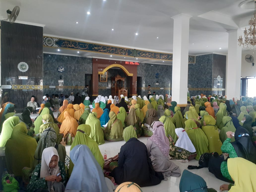 situasi pengajian di salah satu Masjid di Kabupaten Garut (oto: Fitri/Jabarekspres)