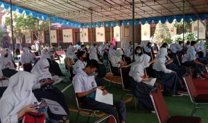 Dok. Suasana pelaksanaan vaksinasi untuk pelajar di SMKN 15 Bandung, Kamis (23/9)
