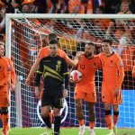 Penyerang timnas Belanda Memphis Depay (tengah) melakukan selebrasi usai mencetak gol ketiga lawan Gibraltar dalam pertandingan Kualifikasi Piala Dunia 2022 Grup G zona Eropa di De Kuip, Rotterdam pada 12 Oktober. ANTARA/AFP/JOHN THYS