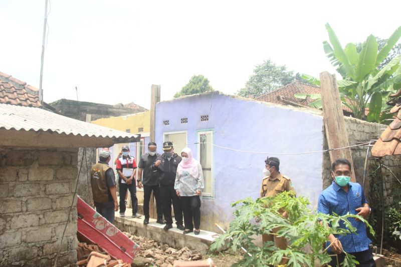 Dewan Perwakilan Rakyat Daerah (DPRD) Provinsi Jawa Barat (Jabar) meminta agar pemerintah bisa menaikkan anggaran untul Program Rumah Tidak Layak Huni (Rutilahu) di Kabupaten Subang dari Rp17,5 juta menjadi Rp25 juta per unit rumah. (ANTARA/HO-Humas DPRD Jabar)