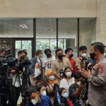 Karopenmas Divisi Humas Polri Brigjen Pol Rusdi Hartono memberikan keterangan pers kepada awak media di Gedung Bareskrim Polri, Jakarta Selatan, Jumat (1/10/2021). (ANTARA/Laily Rahmawaty)