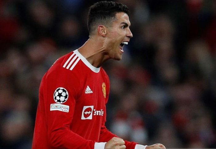 Pemain sepak bola Manchester United Cristiano Ronaldo melakukan selebrasi setelah memenangkan pertandingan melawan Atalanta dalam Liga Champions di Old Trafford, Manchester, Britain, Rabu (20/10/2021). ANTARA FOTO/REUTERS/Phil Noble/aww/cfo (REUTERS/PHIL NOBLE)