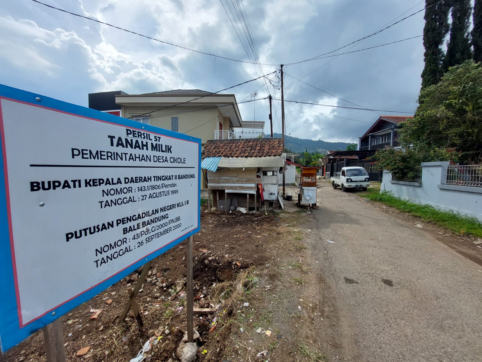 Aset Desa Cikole yang sempat dijual oknum Kades dipasang papan nama sebagai bentuk klaim kepemilikan ke pemerintah daerah