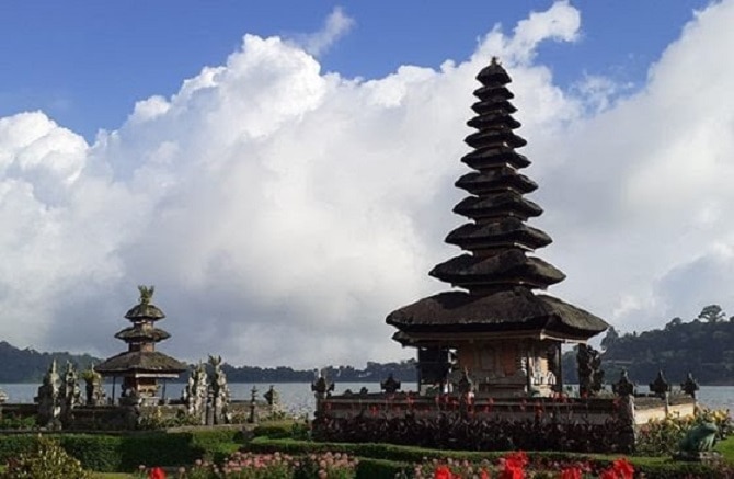Imbas Omicron, sektor pariwisata diperkirakan baru normal seperti situasi sebelum Covid-19 pada awal 2024. (Ilustrasi pariwisata Bali, Foto: Saifan Zaking/JawaPos.com)