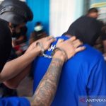 BNN Karawang tangkap dua orang DPO pengedar narkoba sindikat jaringan nasional (ANTARA/Ali Khumaini)