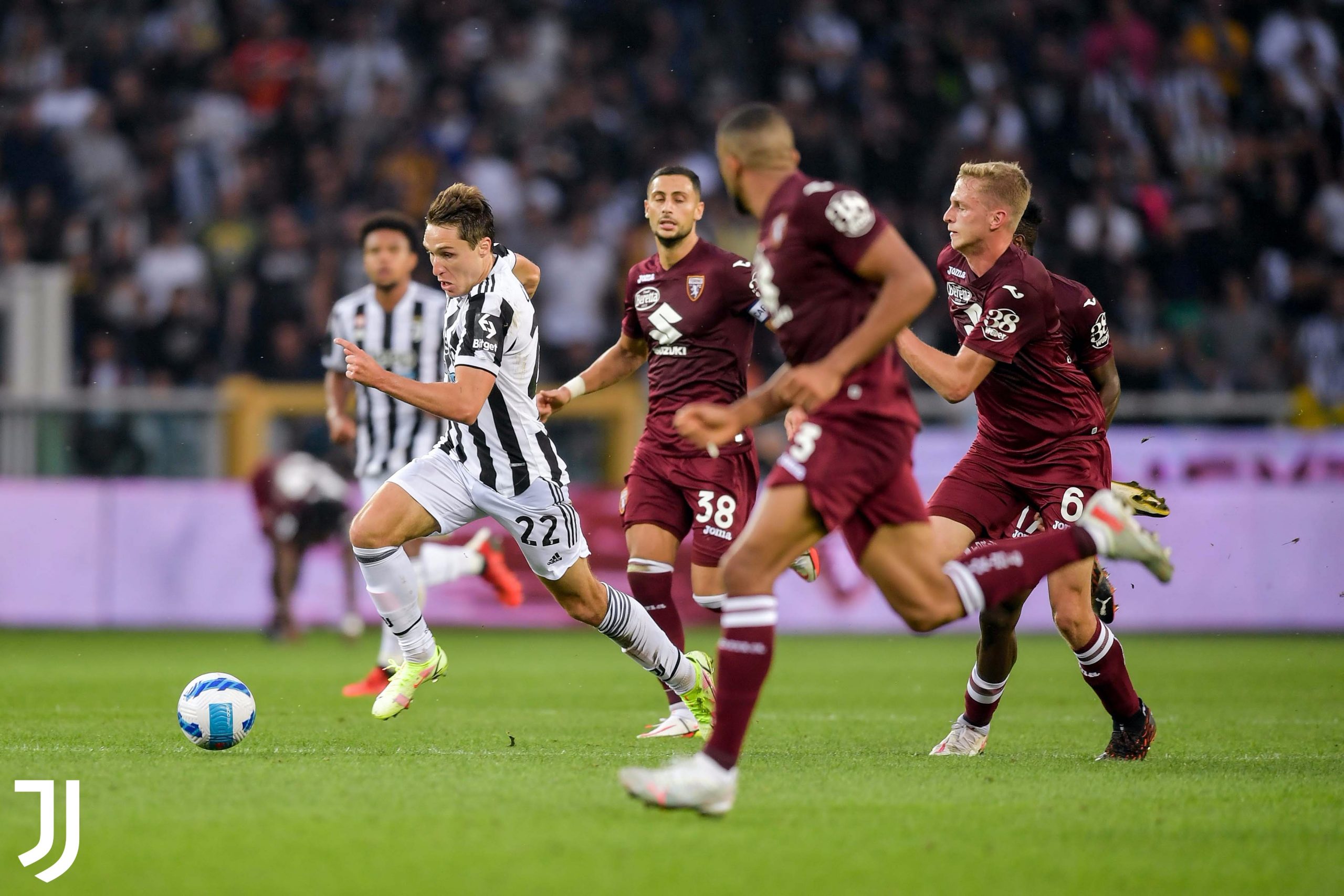 DIKAWAL: Pemain Juventus mendapat kawalan 3 punggawa Torino, lanjutan Liga Serie A. (@juventusfcen/twitter)