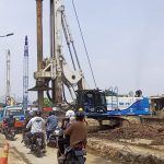 Situasi pembangunan Underpass Sriwijaya Cimahi dan padatnya kendaraan yang melintas, Sabtu (9/10)(Intan Aida/Jabar Ekspres)