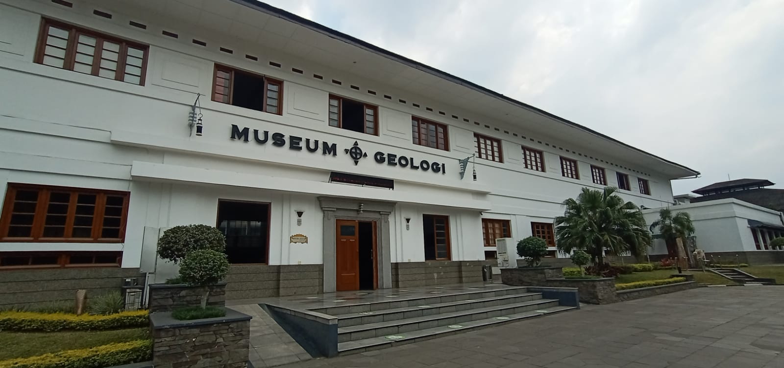 museum geologi bandung buka