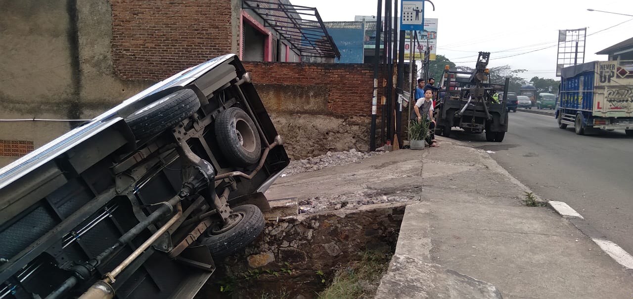 Pasca peristiwa kecelakaan lalu lintas di wilayah Kecamatan Cicalengka, Kabupaten Bandung pada Selasa (19/10).