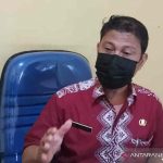 Kasi Politik Dalam Negeri Kesbangpol Indramayu Adi Purnomo di Indramayu, Jumat (8/10/2021). (ANTARA/Khaerul Izan)