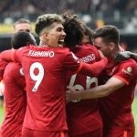 SELEBRASI: Roberto Firmino merayakan gol yang tercipta ke gawang Watford bersama para punggawa Liverpool lainnya. (@LFC/Twitter)