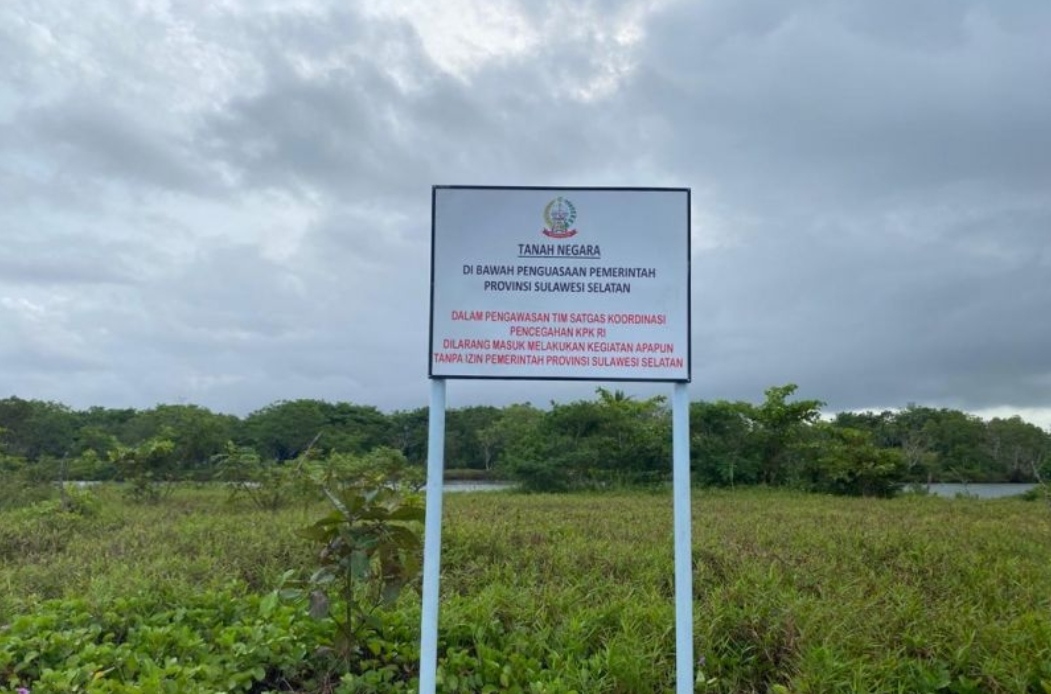 Papan bicara yang dipasang Pemprov Sulsel di Barombong, Makassar untuk menghindari konflik penyerobotan. ANTARA/HO-Humas Pemprov Sulsel.