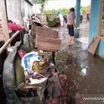 Badan Penanggulangan Bencana Daerah (BPBD) Kabupaten Bandung Barat (KBB) mencatat bencana longsor dan banjir bandang terjadi di tiga titik dan merusak sejumlah rumah warga.