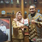 Kabag Perundang-undangan dan Persidangan DPRD Kabupaten Bogor, Yunita Mustika Putri bersama Ketua DPRD Kabupaten Bogor, Rudy Susmanto. (ANTARA/HO-Pemkab Bogor)