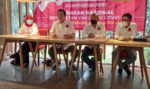 Jajaran penguru Projo ketika memberikan keterangan untuk pelaksanaan percepatan vaksinissi di Jawa Barat