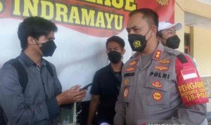 Kapolres Indramayu AKBP M Lukman Syarif saat memberi keterangan kepada media, di Indramayu, Jawa Barat, Rabu (6/10/2021). ANTARA/Khaerul Izan