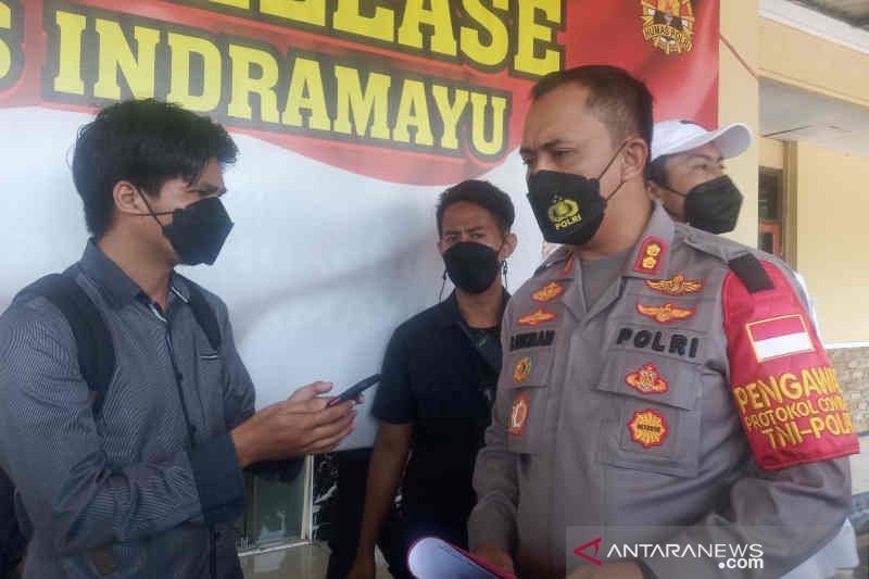 Kapolres Indramayu AKBP M Lukman Syarif saat memberi keterangan kepada media, di Indramayu, Jawa Barat, Rabu (6/10/2021). ANTARA/Khaerul Izan