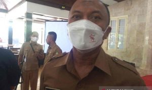 Kepala Dinas Kesehatan Kabupaten Indramayu Deden Boni Koswara di Indramayu, Jawa Barat, Selasa (12/10/2021). (ANTARA/Khaerul Izan)