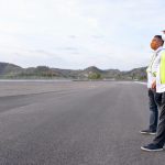 Menteri Airlangga Hartarto meninjau langsung fasilitas sarana pendukung landasan Bandara di Mandalika, Lombok