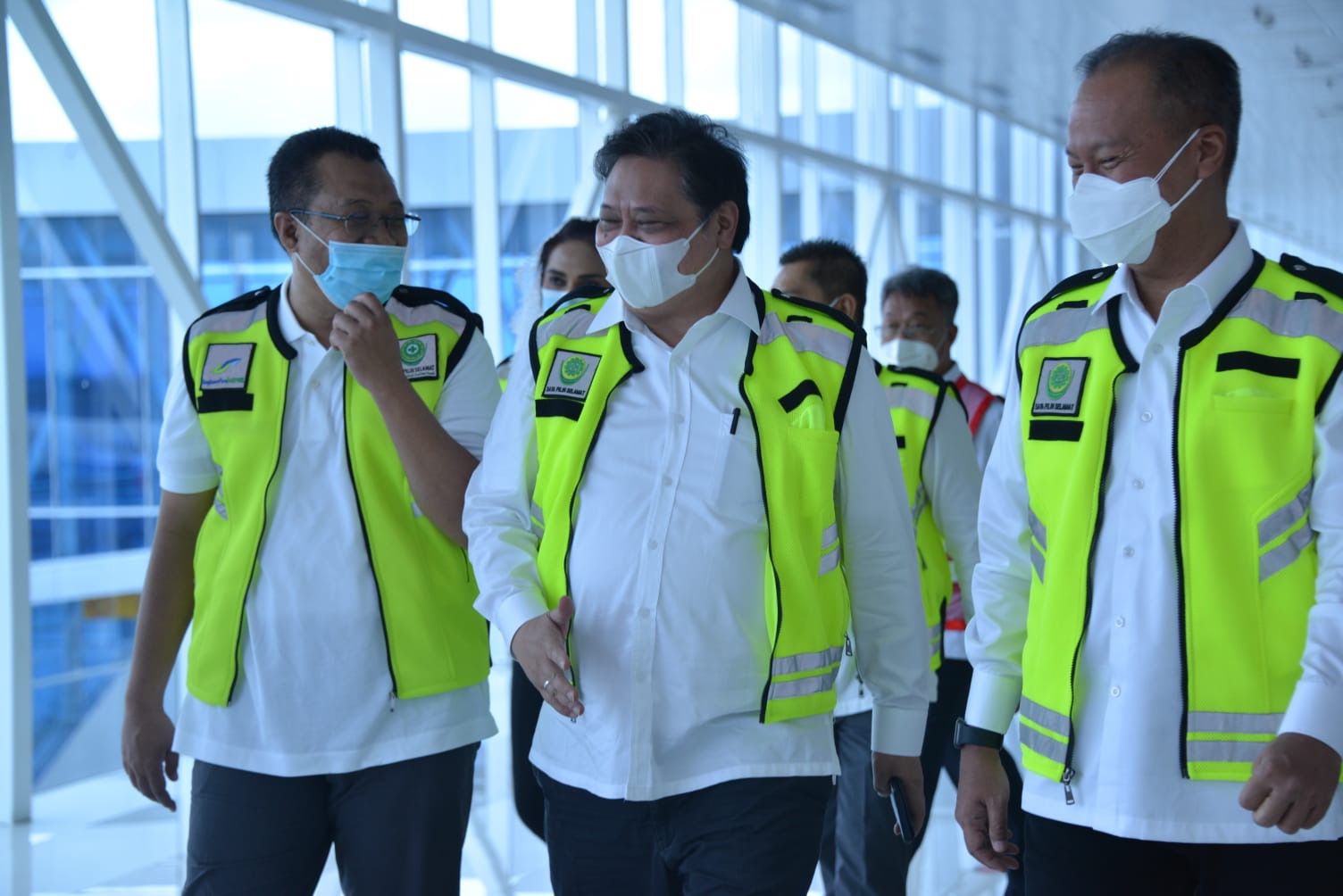 Menteri Bidang Perekonomian Airlangga Hartarto ketika mengunjungi KEK Gresik