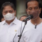 Menteri Koordinator Bidang Perekonomian Airlangga Hartarto ketika mendampingi Presiden Joko Widodo di Yogyakarta
