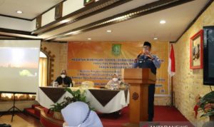 Wali Kota Sukabumi Achmad Fahmi saat berbicara pada pelatihan UMKM untuk penggunaan sistem OSS perizinan berusaha, di Kota Sukabumi, baru-baru ini (ANTARA/HO/Diskominfo Kota Sukabumi)