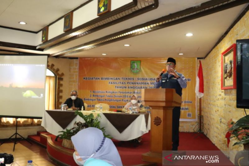 Wali Kota Sukabumi Achmad Fahmi saat berbicara pada pelatihan UMKM untuk penggunaan sistem OSS perizinan berusaha, di Kota Sukabumi, baru-baru ini (ANTARA/HO/Diskominfo Kota Sukabumi)