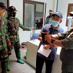 Personil TNI Sektor 22 memeriksa pengelolaan limbah pabrik Baso Semar