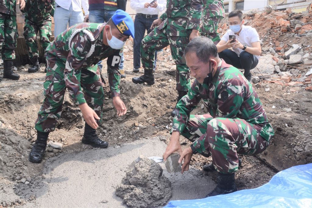 Kasdam III/Slw Brigjen TNI Darmono Susastro meletakan batu pertama pembangunan tahanan militer