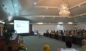 Rapat koordinasi bersama para camat se-Kabupaten Bogor soal percepatan vaksinasi di Setda, Cibinong, Bogor, Jawa Barat, Senin (11/10/2021). (ANTARA/HO-Pemkab Bogor)