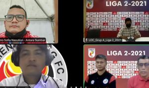 Tangkapan layar video jumpa pers pelatih Semen Padang FC Weliansyah dan pemain Dedi Gusmawan (ANTARA /MO Semen Padang)